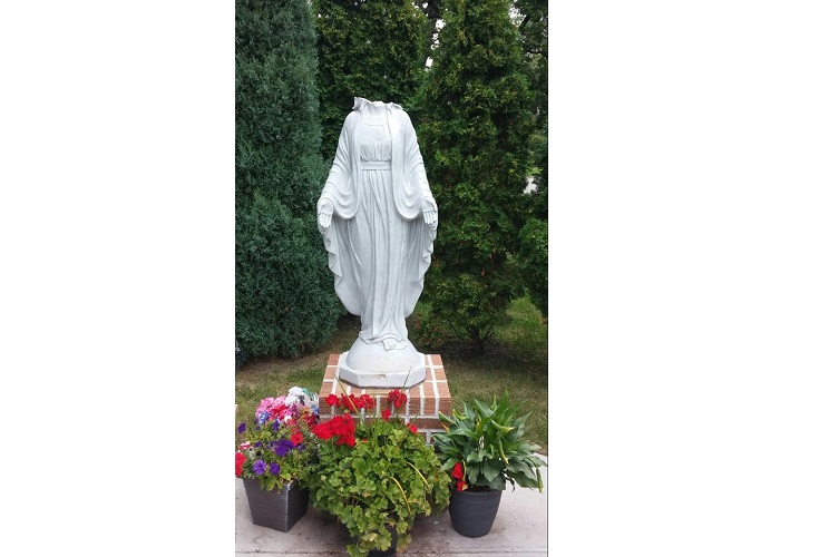 2018-08-04 Statue damaged