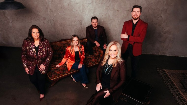 Karen Peck Gooch and Susan Peck Jackson turn grief into song with “Mama&nbsp;Knows”