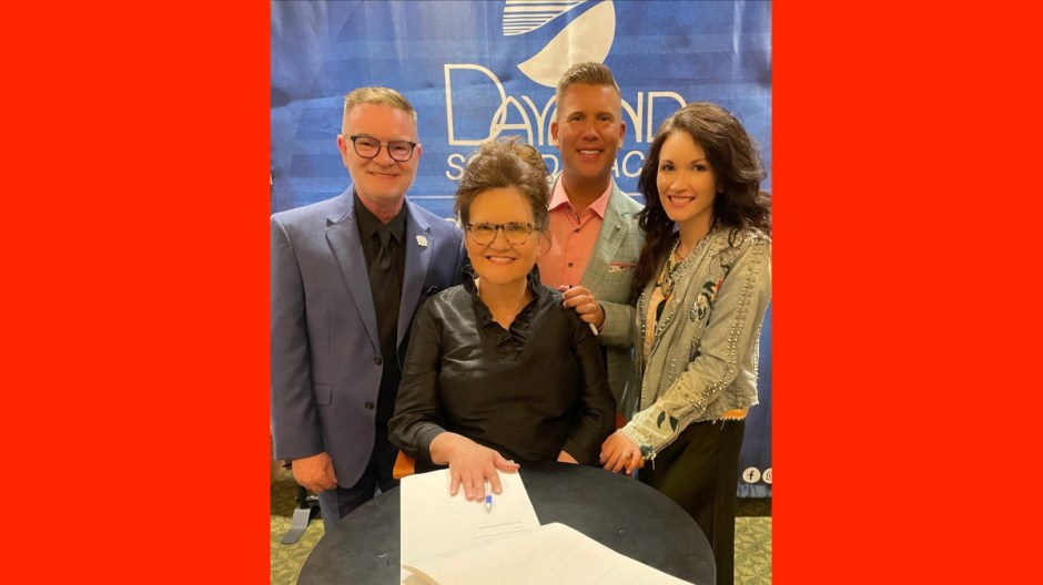 Adina Bowman signs with Daywind, Dec 2025
